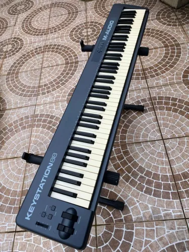 Controlador M-Audio Keystation 88 II - Segunda Geração - Teclas Semi-pesadas