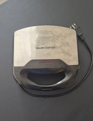 Sanduicheira Mondial Master Grill Mondial 750W S-20<br><br>Está funcionando bem!