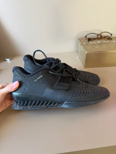 Vendo Nike Flywire Romaelos 3 Triple Black, usado, tamanho 37.