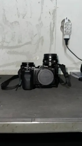KIT SONY ZVE-10(com cage)+VILTROX 13MM+BATERIAS