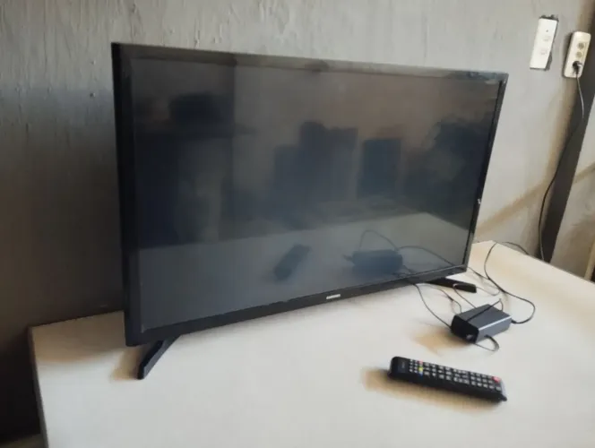 Televisão Samsung 32 um defeito na tela é para retirar de peças