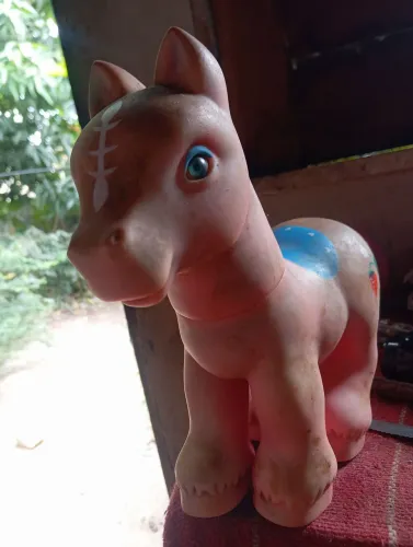Pônei de plástico