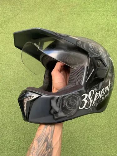 Capacete seni novo em ótimo estado 