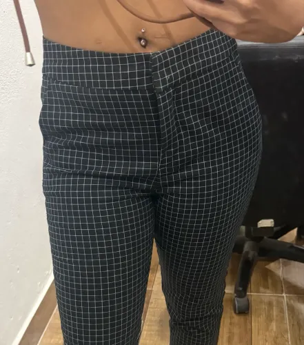 Calça com estampa xadrez preto e branco