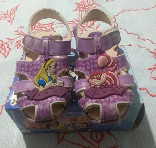 Vende-se Sandália Disney lilás n°26/27