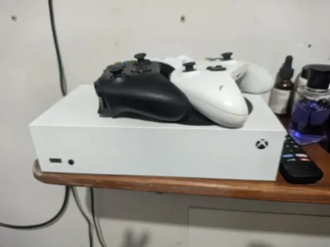 Xbox S, Xbox 360, Play 2 e Pc Gamer, com preço de desapego.