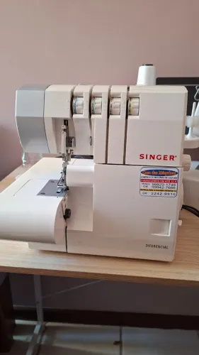 Overlock Singer Ultralock (Com Defeito) - Para Retirada de Peças ou Conserto