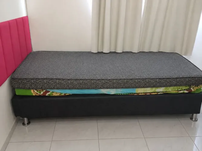 Vendo cama de solteiro usado bom .