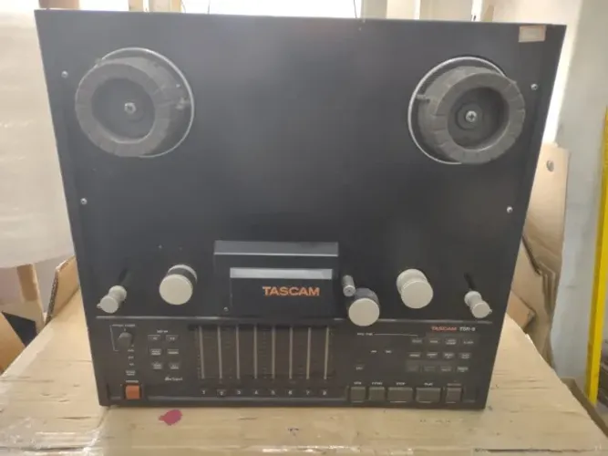 Gravador de Rolo TASCAM TSR-8 - 8 Canais - USADO