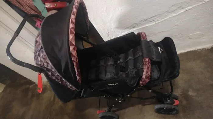 Vende-se carrinho de bebê voyage