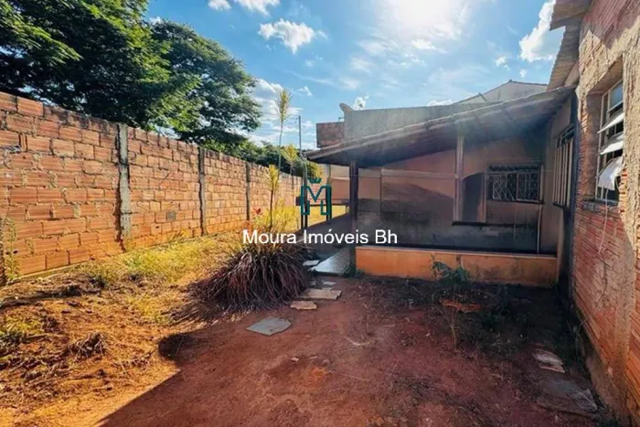 Casa com 03 Quartos á Venda no Bairro Santa Amélia - SOMENTE Á VISTA