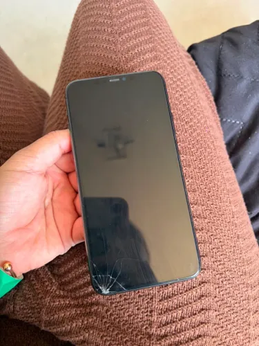 Vendo Iphone 11 pro max Valor a negociar 