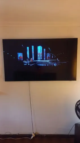 TV Samsung 70" Crystal UHD 4K<br>Cor cinza - Modelo 2023.