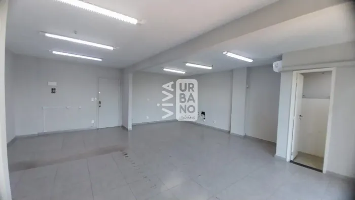 Sala comercial dupla para locação na Vila Santa Cecília - SA00249