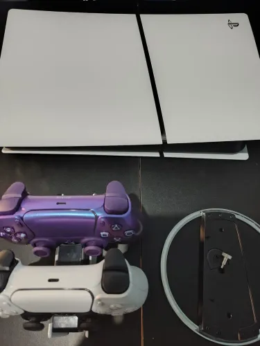 PS5 1TB + 2 controles+ 4 jogos