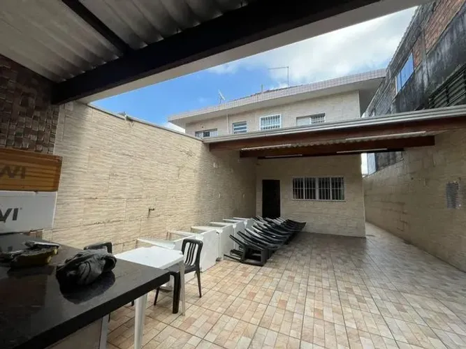 Casa com 3 Quarto(s) e 2 banheiro(s) para Alugar, 150 m² por R$ 7000 / Mês