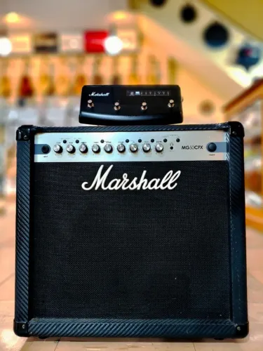 Amplificador Guitarra Marshall MG50CFX + Foot Controller (SEMINOVO!)