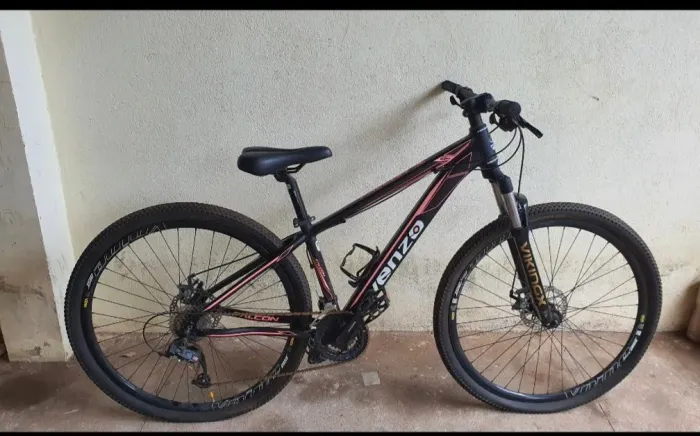 Vendo uma bike e perfeito estado e pouquíssimo tempo de uso.