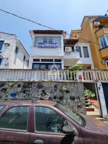 Privilégio Imóveis Vende com Exclusividade: Casa em localização privilegiada em Botafogo
