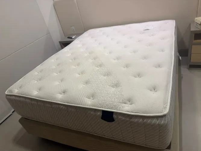 Cama box Queem