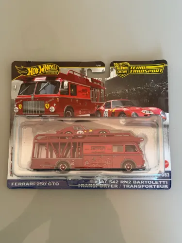 Hot Wheels Team Transport Ferrari 