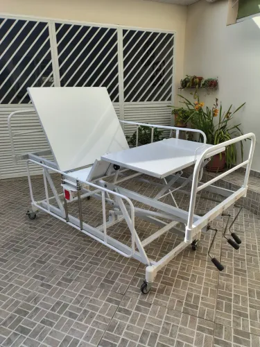 Cama hospitar manual c/elevação total c paciente entrego