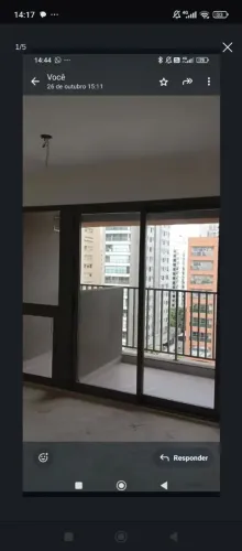 Porta balcão completa com todos os trilhos.