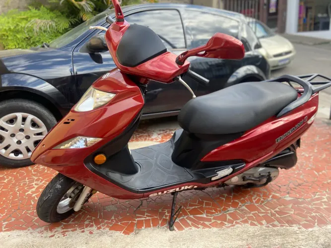 Suzuki Burgman 125 2014 - DOC OK Baú + Chave reserva! Aceito credito