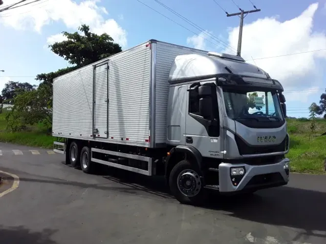 Caminhão IVECO TECTOR 2022