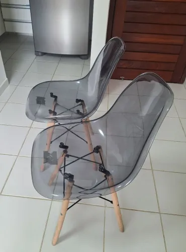 Vendo duas cadeiras em acrílico