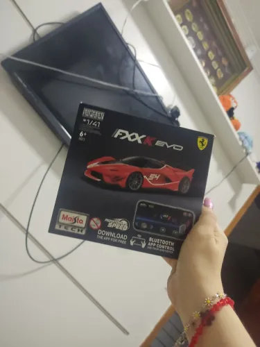 Carrinho Ferrari de controle remoto metal