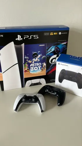 Vendo PS5 digital + 2 controles 