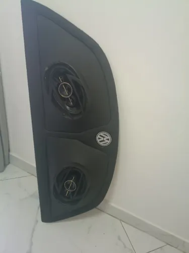 Tampão Fusca com 2 alto falantes 6x9