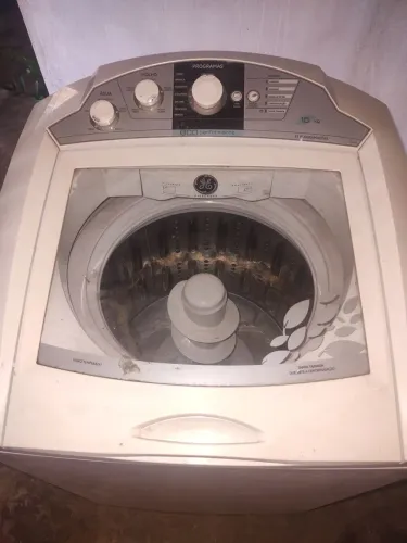 Máquina de lavar para consertar ou tirar peça