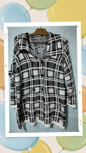 Casaco de linha cor branca e preto tamanho G