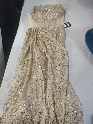 Vestido de Formatura Longo Dourado de Paetês com Corpete em Tule ?