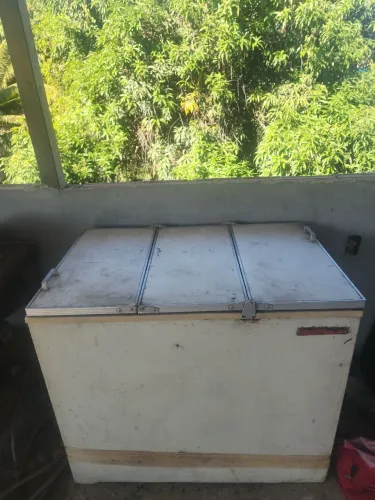 Freezer metalfrio 3 portas funcionando