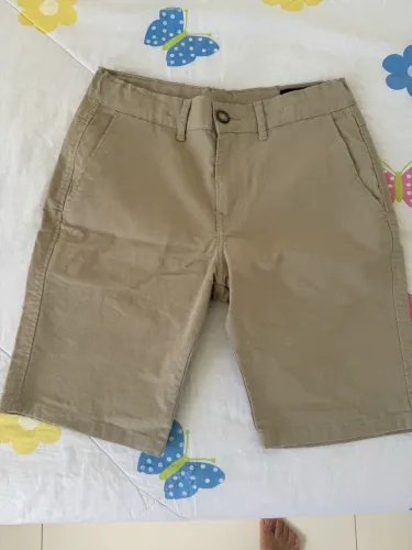 Vendo bermuda bege - marca Ogochi- tamanho 18- usada 1 vez. 