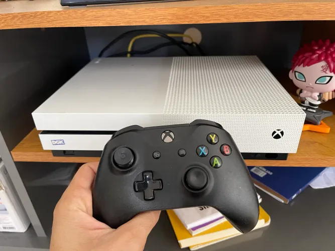 Vendo Xbox One S versão 1T