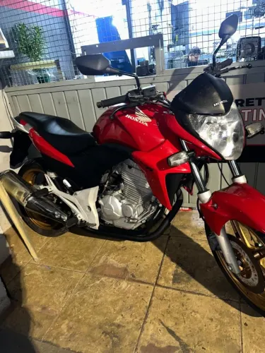 CB300 VERMELHA ANO 2014, MOTO COM BAIXA QUILOMETRAGEM
