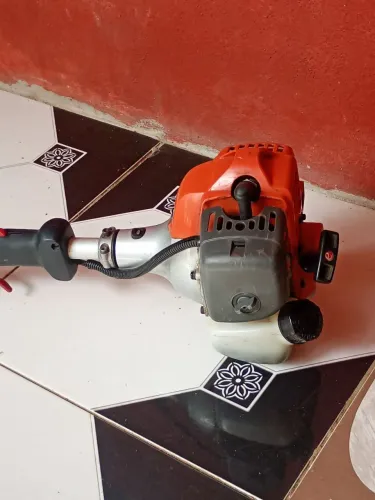 Máquina dericadeira de café e roçadeira