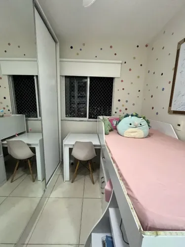 Cama alta MDF solteiro multifuncional com armário embutido e escrivaninha.