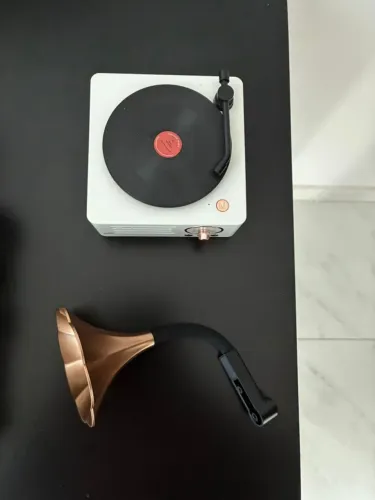 Vitrola caixa de som bluetooth - Nova na caixa