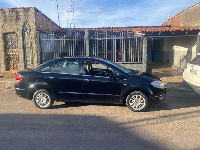 Fiat Linea LX 1.9/ 1.8 Flex 16V Dualogic 4P 2011