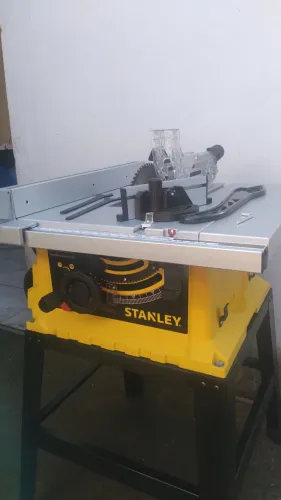 Vendo serra circular bancada Stanley 