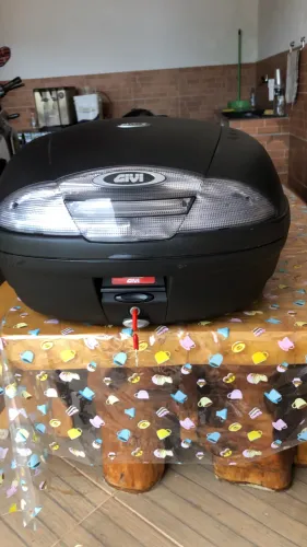 Vendo troco baú givi 46litros mais acessórios da fazer 250 e CB 500 