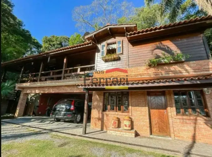 Casa em condomínio fechado à venda na Serra da Cantareira.