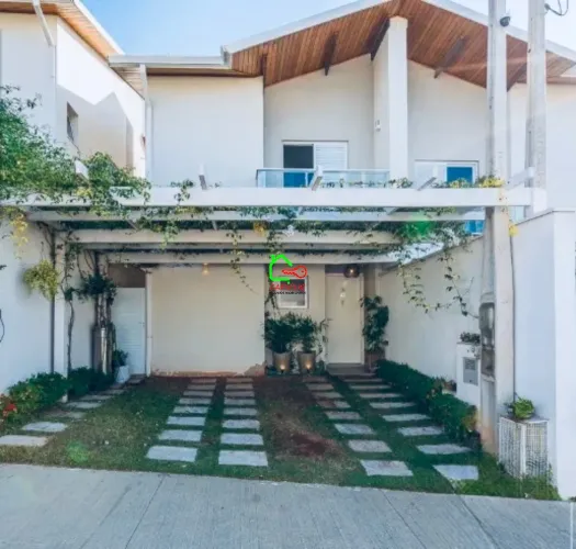 Linda Casa em Condomínio à Venda em Vinhedo-SP, Bairro Pinheirinho 3 quartos, 1 suíte, 2 s