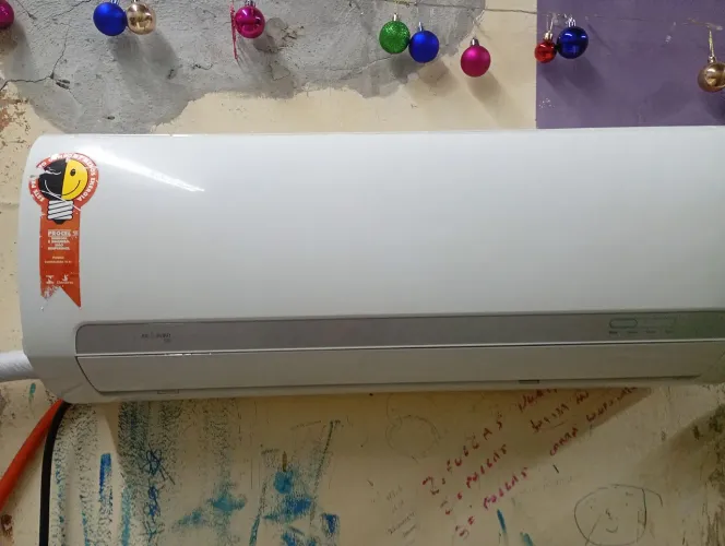 Split 9.000 BTUs. Igenizado e com gás  sem vazamentos Springer Midea. Gás 410