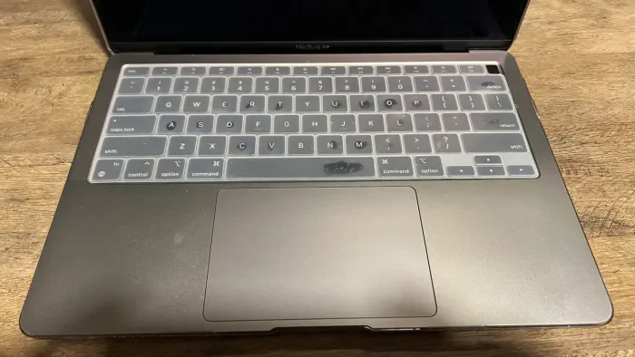 MacBook Air M1 A2337 (com tela danificada)